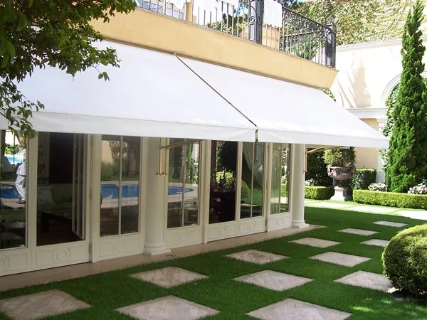 Toldo reto para proteção solar