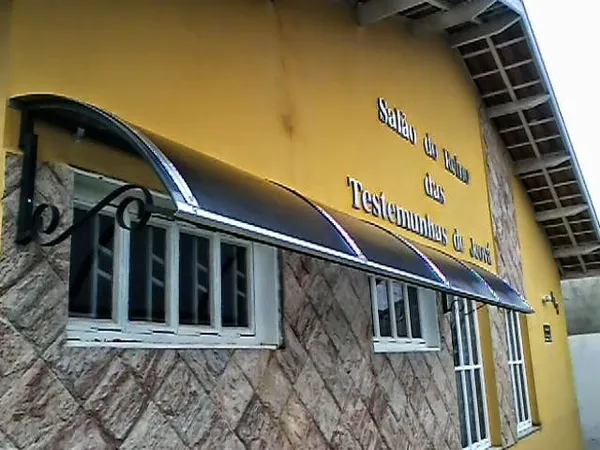 Toldo fixo em policarbonato