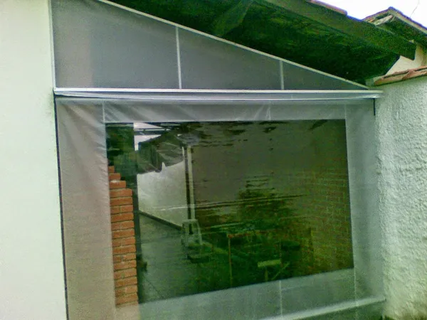 Toldo cortina com visor e fechamento lateral