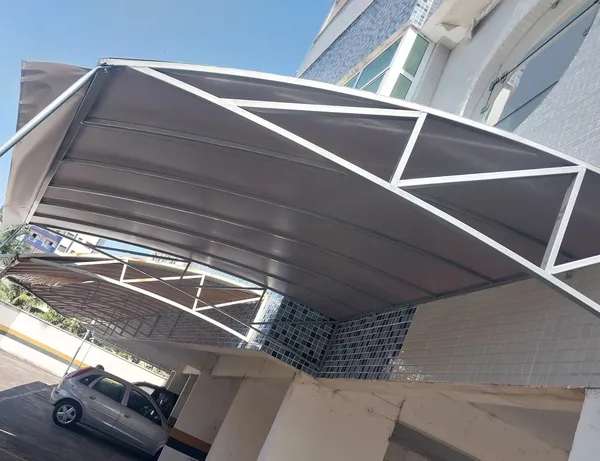 Toldo fixo francês bicudo